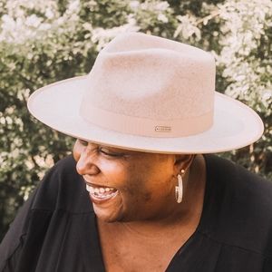 Meet your Posher, Kimberly